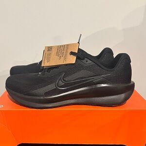 Nike Downshifter 12 Wide in Anthracite and Black